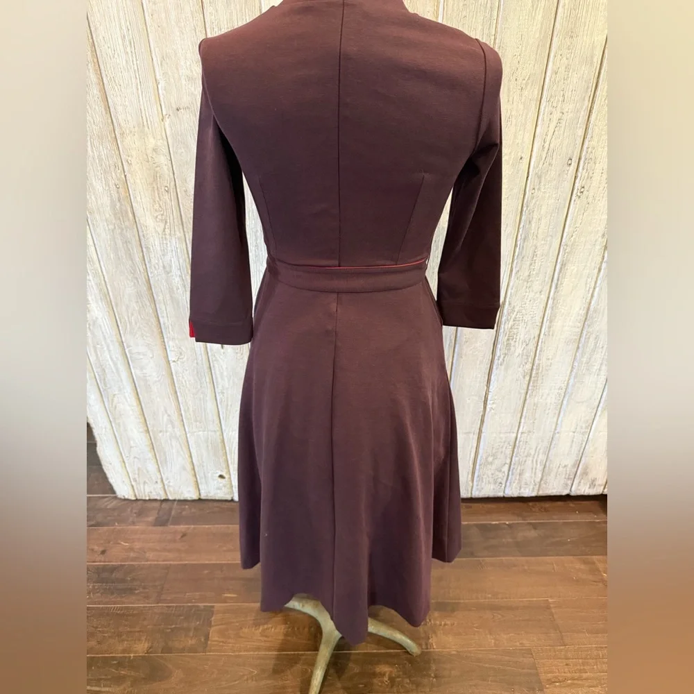 Elegant Purple Dress with Red Accents - Picture 7 of 14